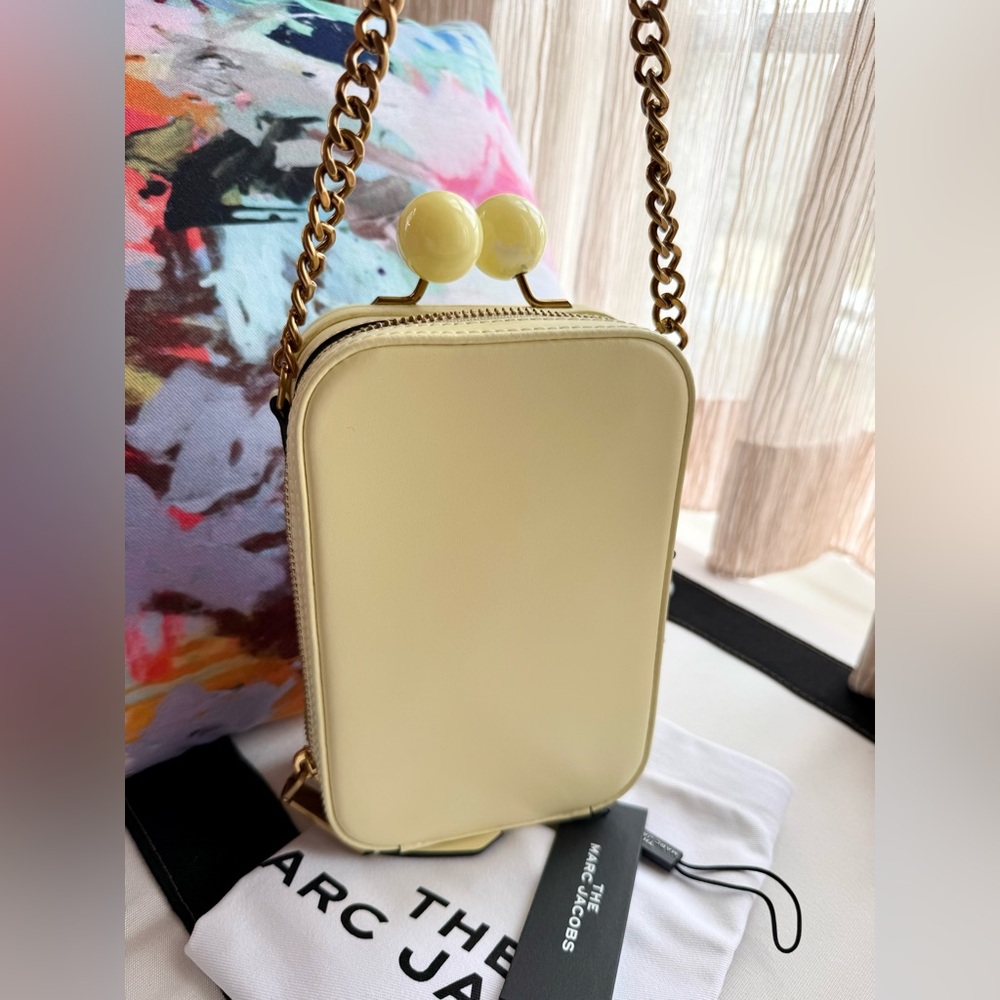 Marc Jacobs Beige Crossbody Bag with Gold Chain - Picture 7 of 12